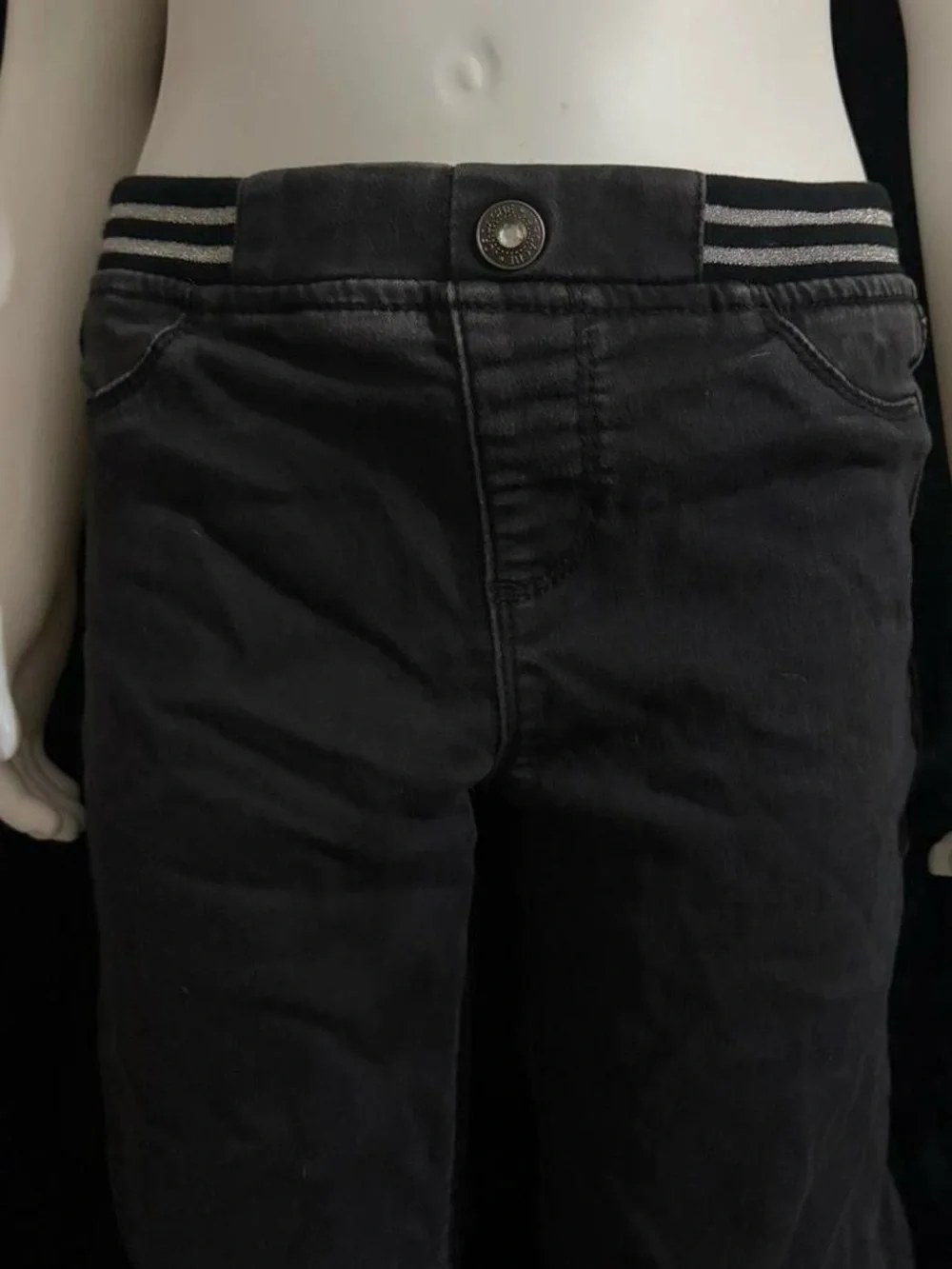 N/A comfortable black